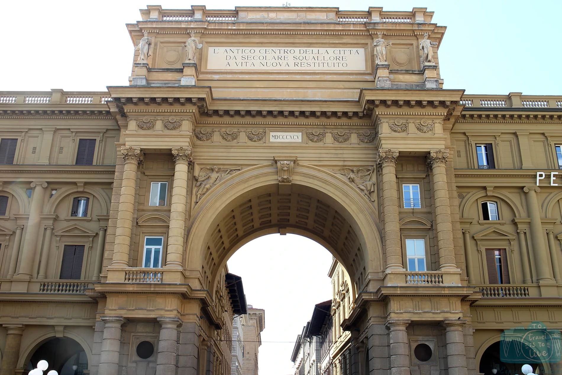 Arco na Piazza della Repubblica