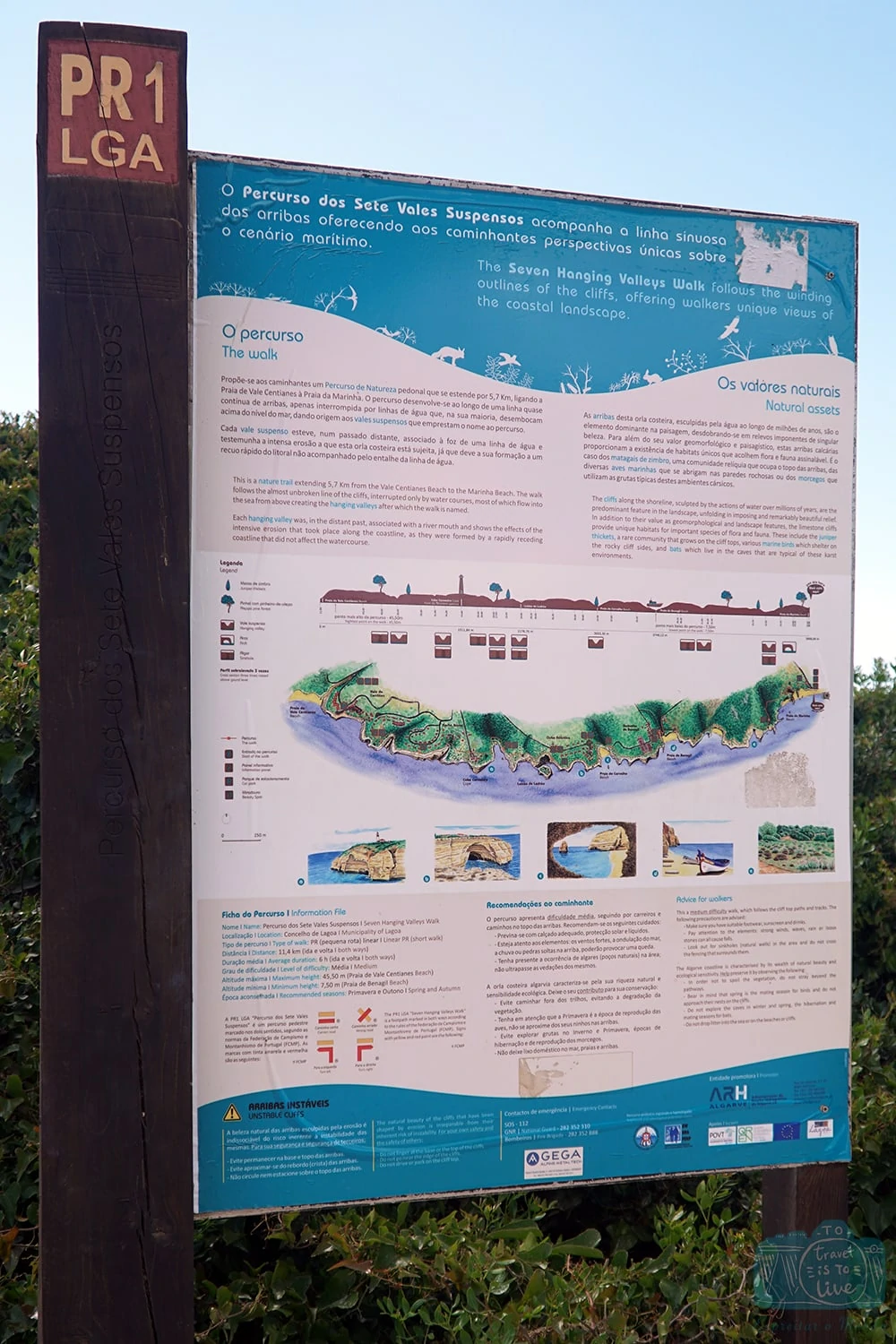 Placa informativa do Trilho dos Sete Vales Suspensos no Algarve
