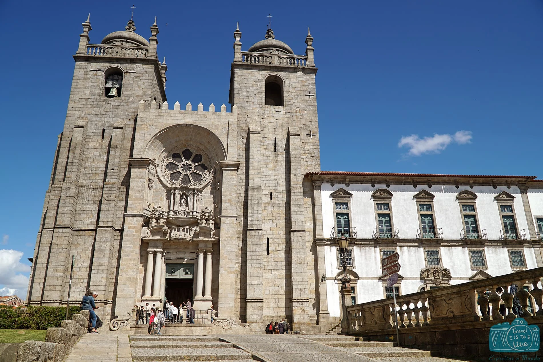 Fachada da catedral do Porto