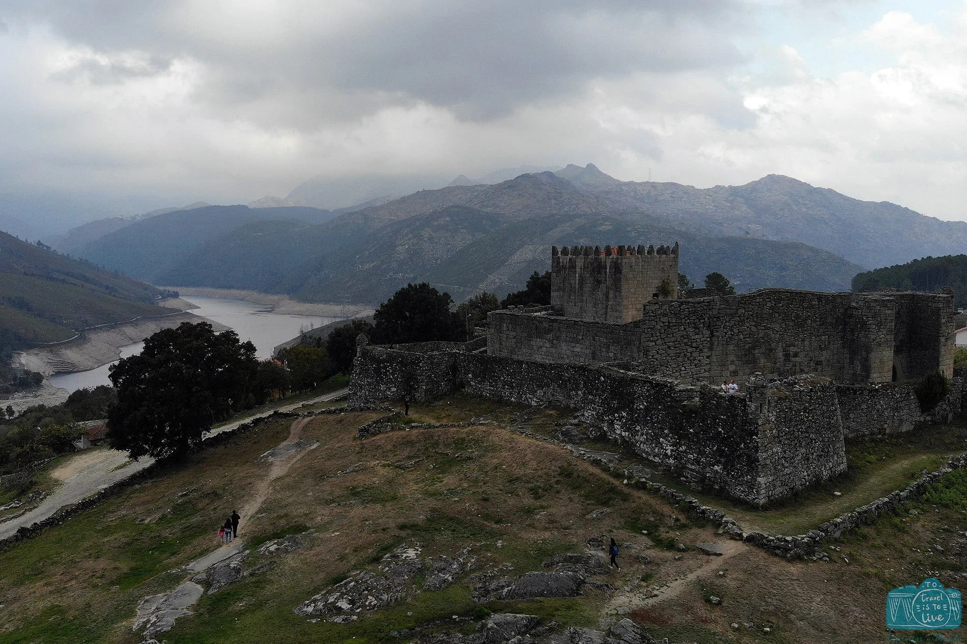 Castelo de Lindoso com o Rio Lima ao fundo