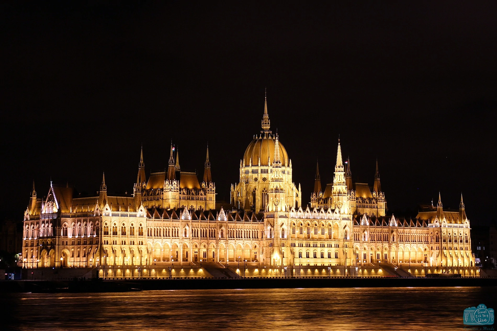Parlamento de Budapeste à noite