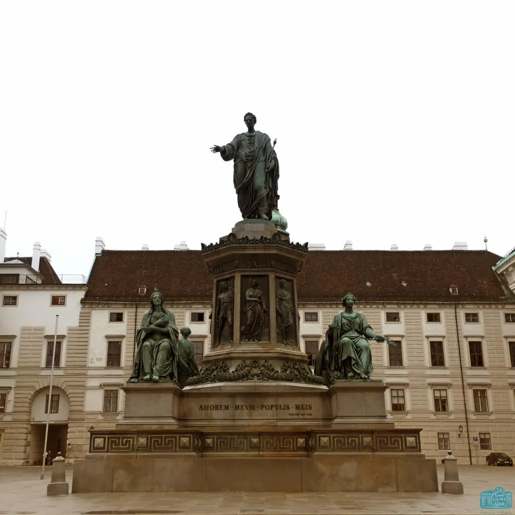 Palácio Hofburg estátua