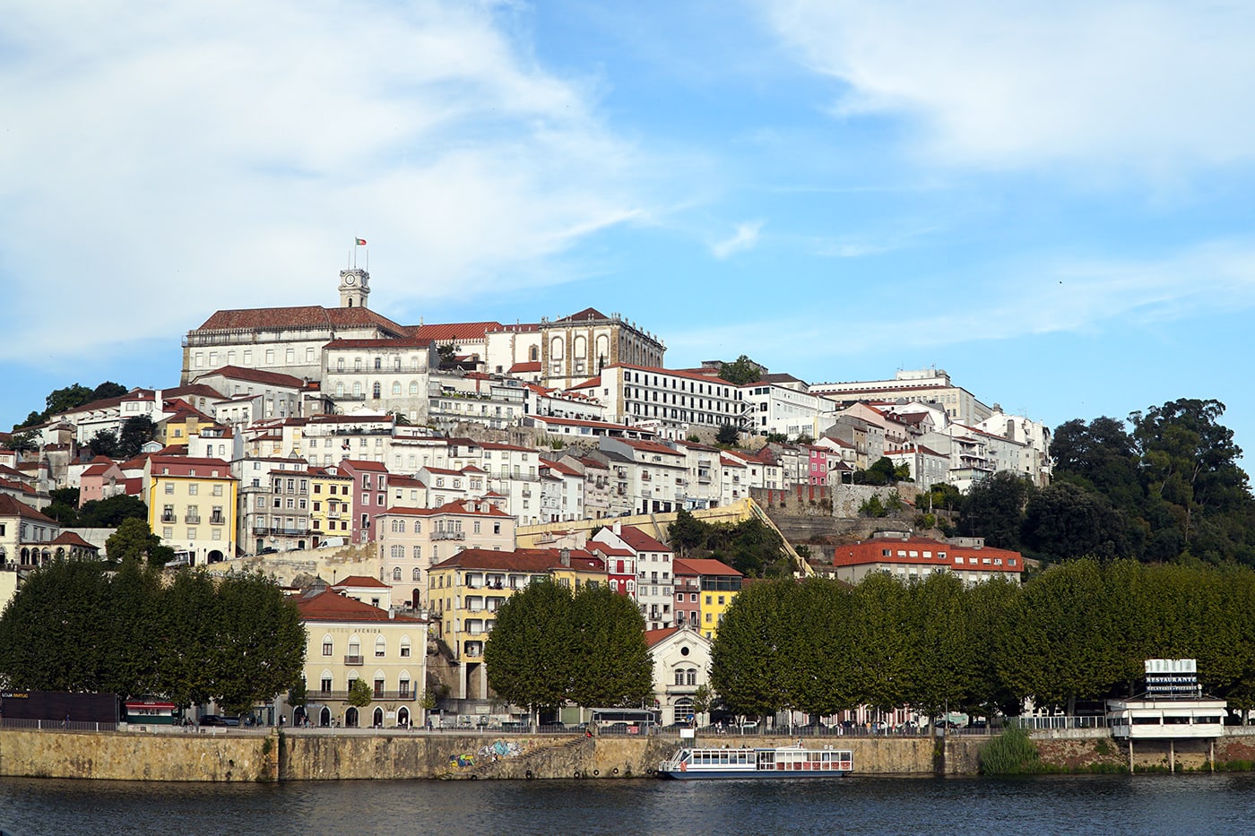 Baixa de Coimbra acolhe mostra de automóveis clássicos de marcas inglesas  no próximo sábado —