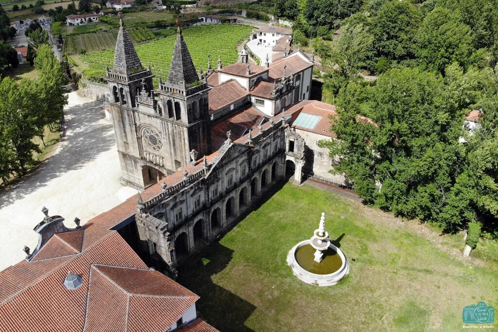 Claustro do Mosteiro de Santa Maria de Pombeiro