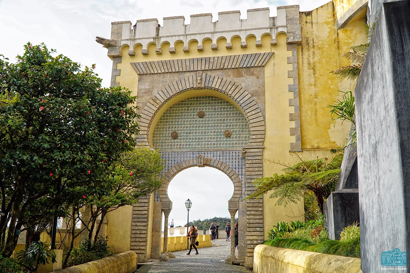 Porta de entrada do Palácio da Pena