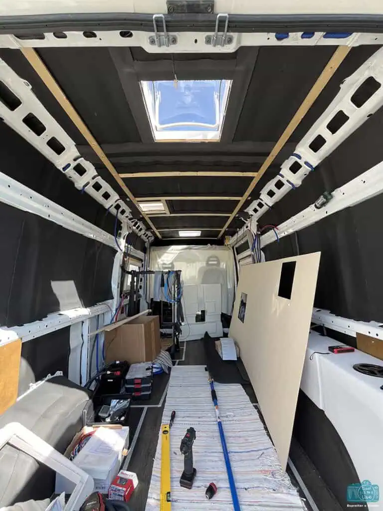 transformação de uma carrinha em autocaravana